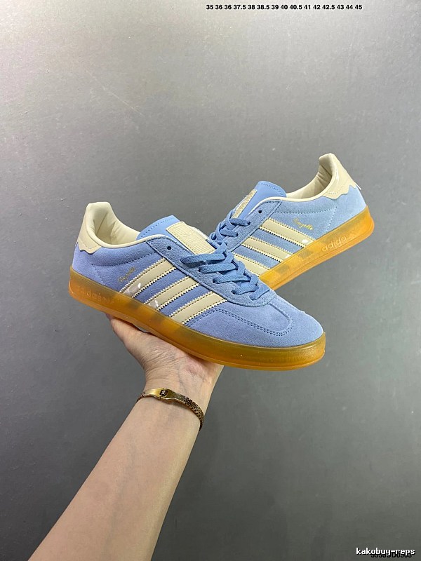Adidas Low-Profile Sneakers with Retro Side Stripes in Blue and Yellow
