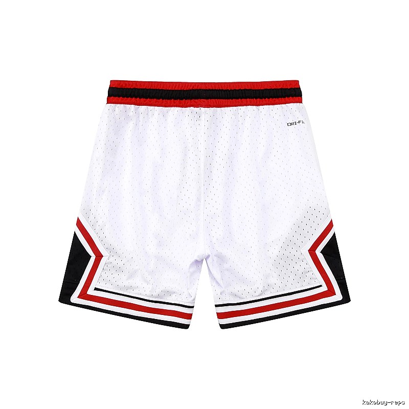 AJ sporty white shorts