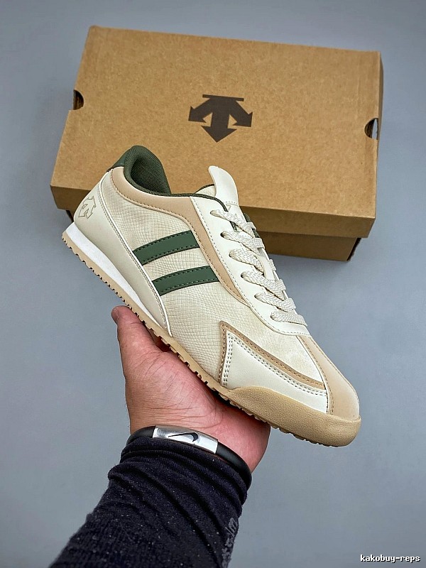 Descente Cream and Green Low-Profile Sneakers Highlighting Padded Heel Tab