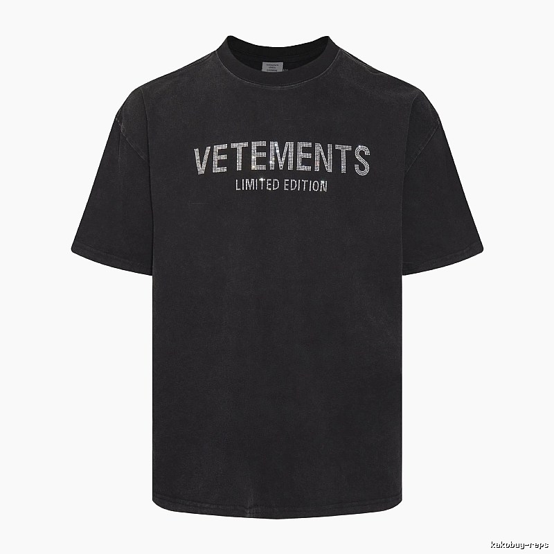 Logo Detail Statement graphic T-shirt Black Colorful Lucky with Relaxed Feel
