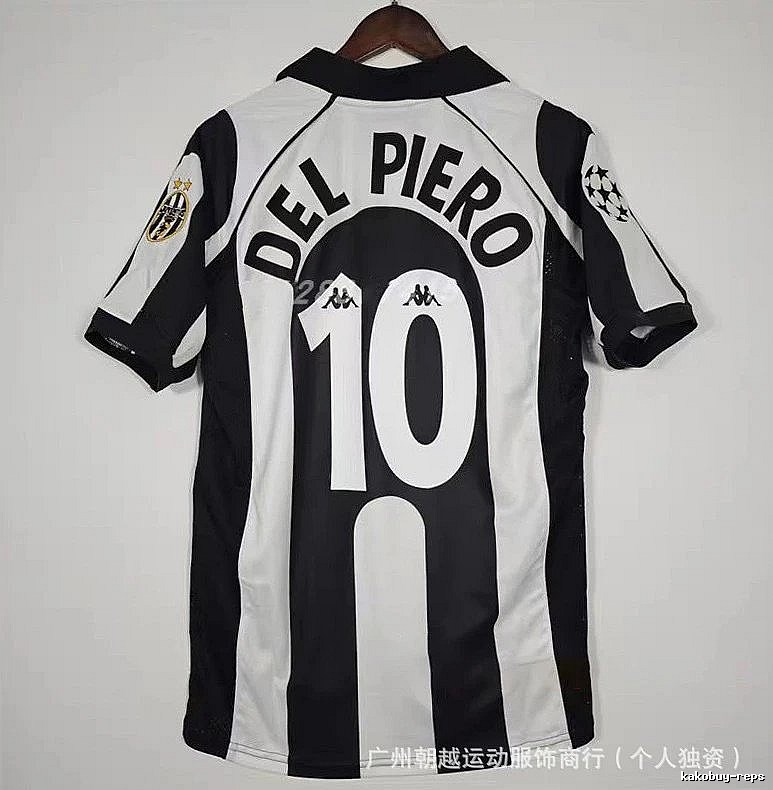 Manchester United Streetwear Beckham #7 soccer jersey White Black Retro with Logo Accent