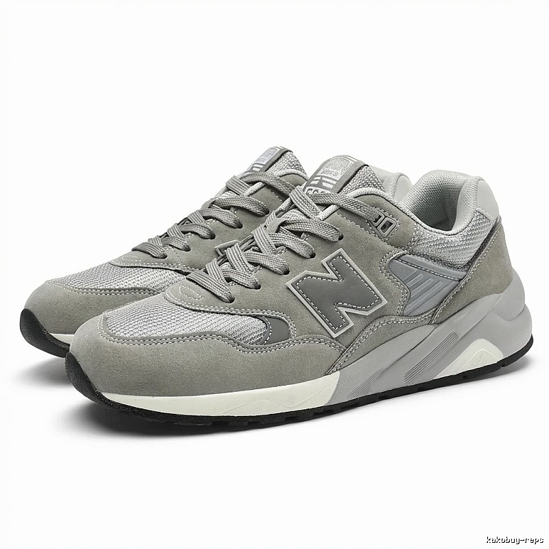 New Balance retro-style grey sports shoes
