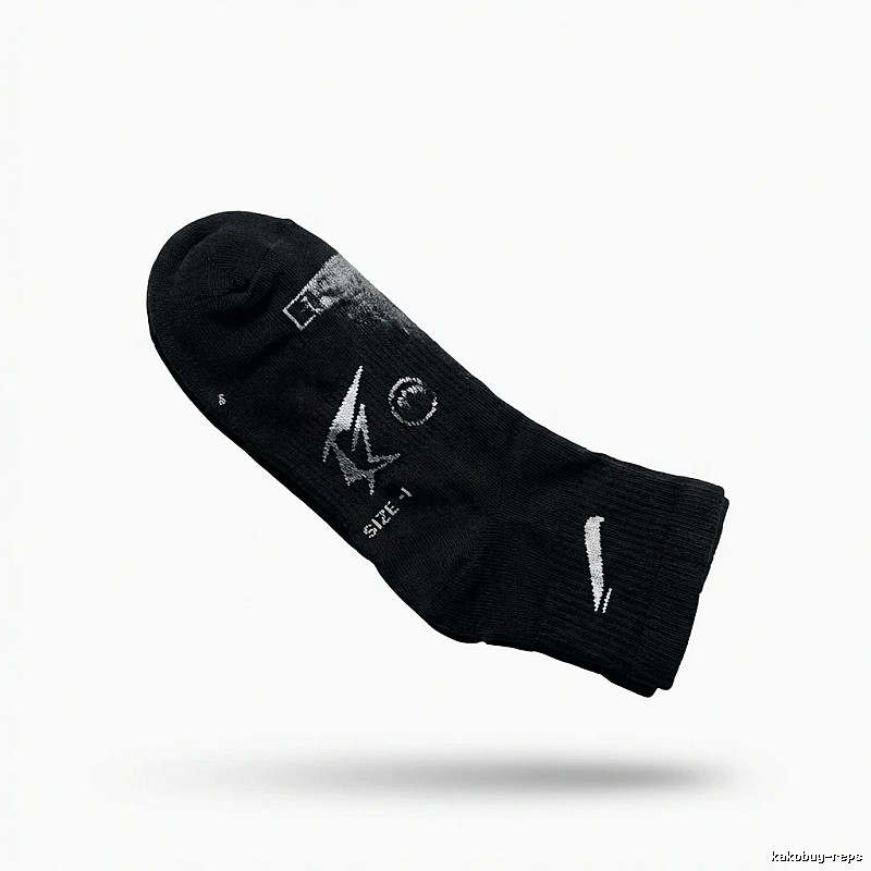 Nike black sporty gloves