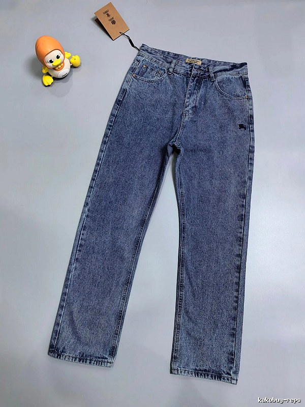 Straight Jeans with clean vintage wash and classic five-pocket cut in Medium Blue