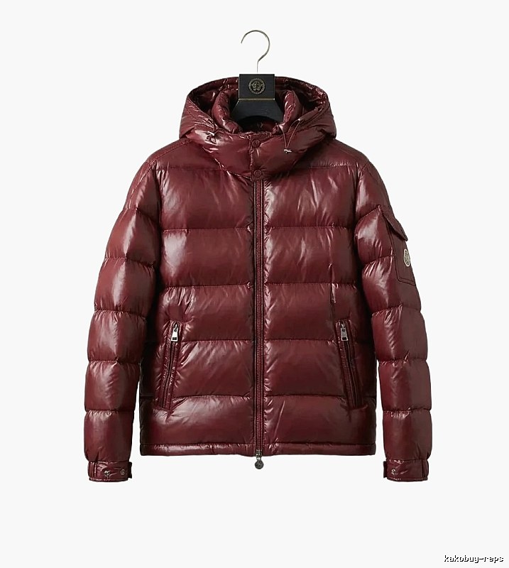 The classic burgundy down jacket of Moncler