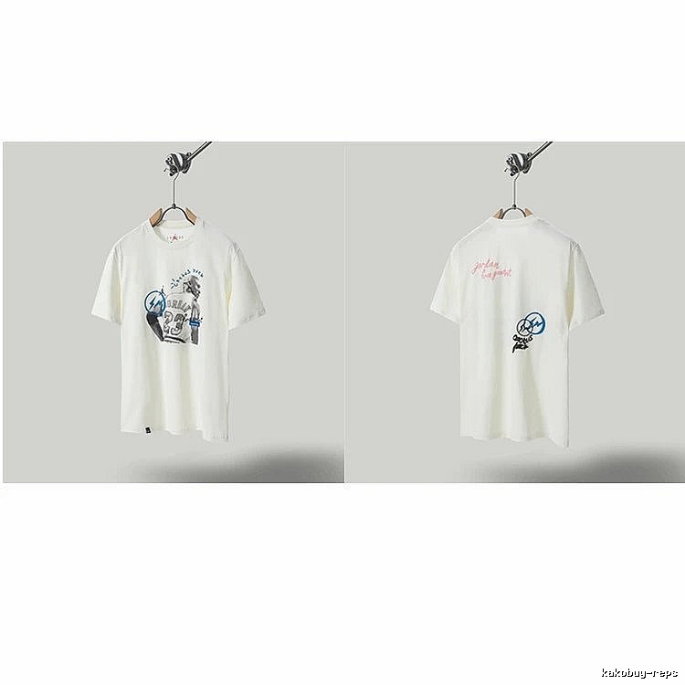 Travis Scott x Jordan Co-branded Graffiti-style Off-white T-shirt