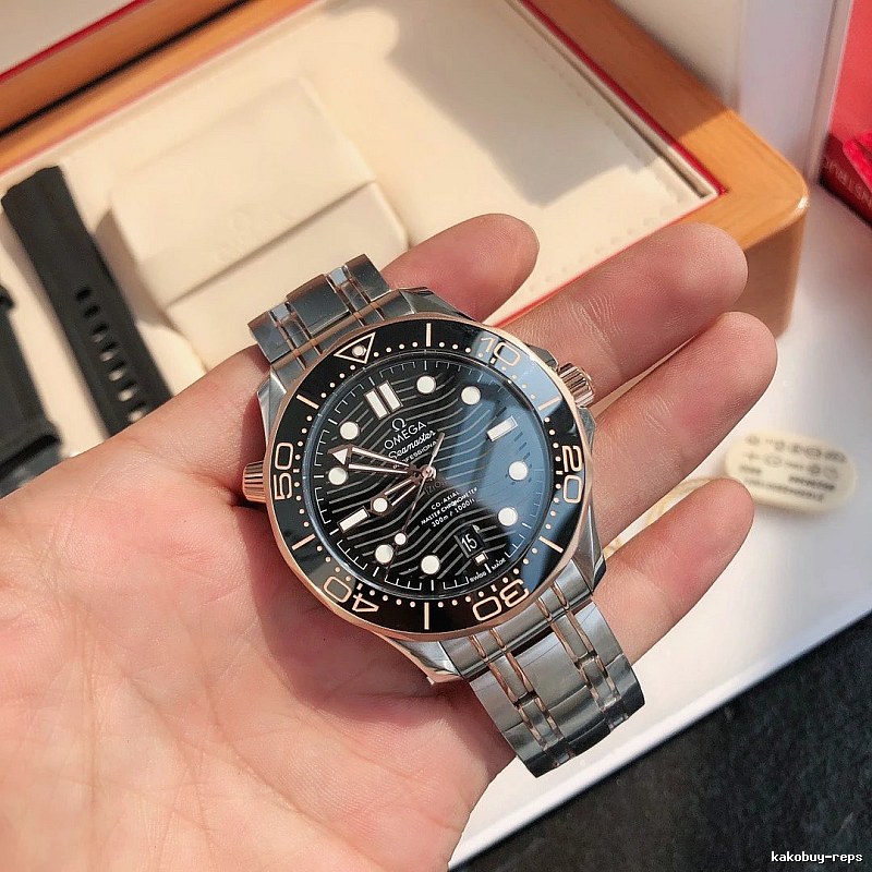 Wave-Pattern Dial Seamaster Dive Watch - Omega Essential Edit